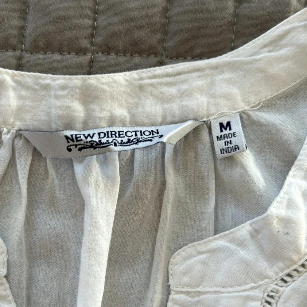 🌞 New Direction Bright White Sleeveless Appliqué Top - Picture 4 of 7